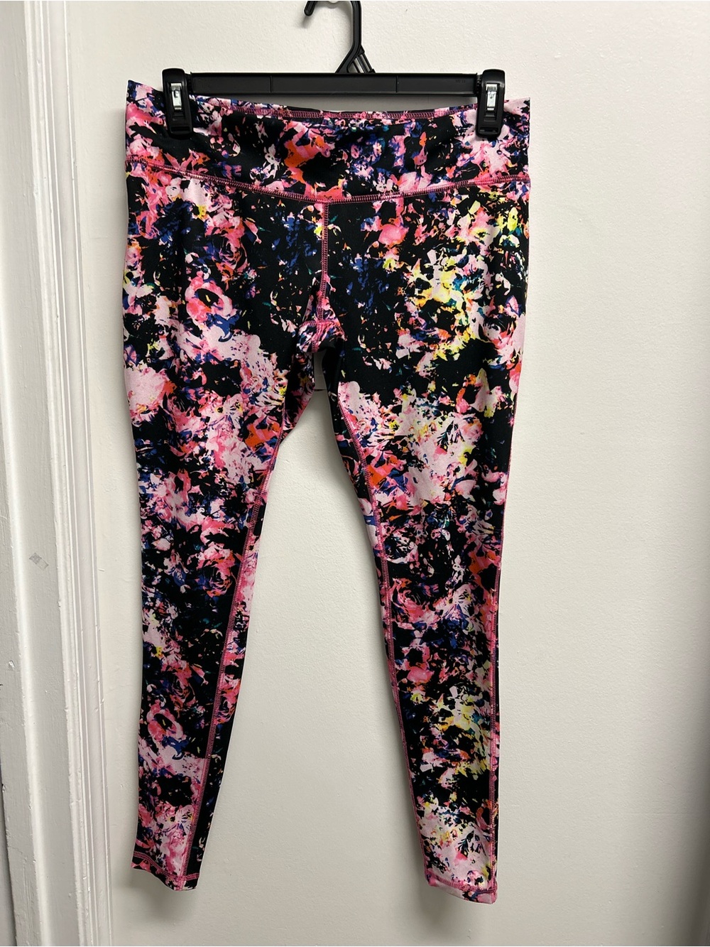 Mossimo Supply Co. Black Pink Multicolor Floral Active Leggings